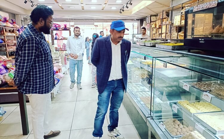 खाद्य सुरक्षा विभाग ने लिए मिठाइयों के सेम्पल,विक्रेताओं को मैन्युफैक्चरिंग डेट डालने के दिए निर्देश