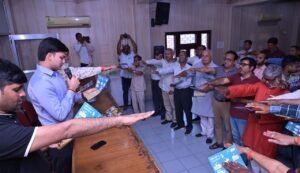  नोडल अधिकारी ने प्रेस क्लब में पत्रकार बंधुओं को मतदाता जागरूकता की शपथ दिलाई