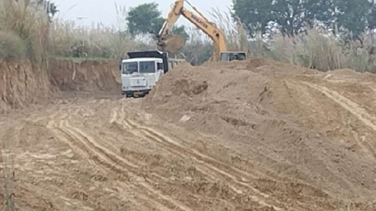 03_07_2023-mitti_khanan_23459638